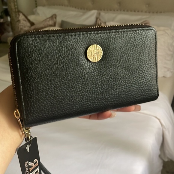 Rebecca & Rifka multifunctional double zip wallet with detachable wrist strap - Picture 3 of 6